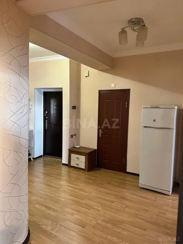 Satılır 2 otaqlı mənzil 77 m²