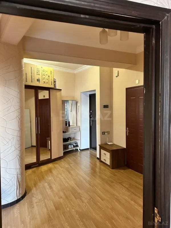 Satılır 2 otaqlı mənzil 77 m²
