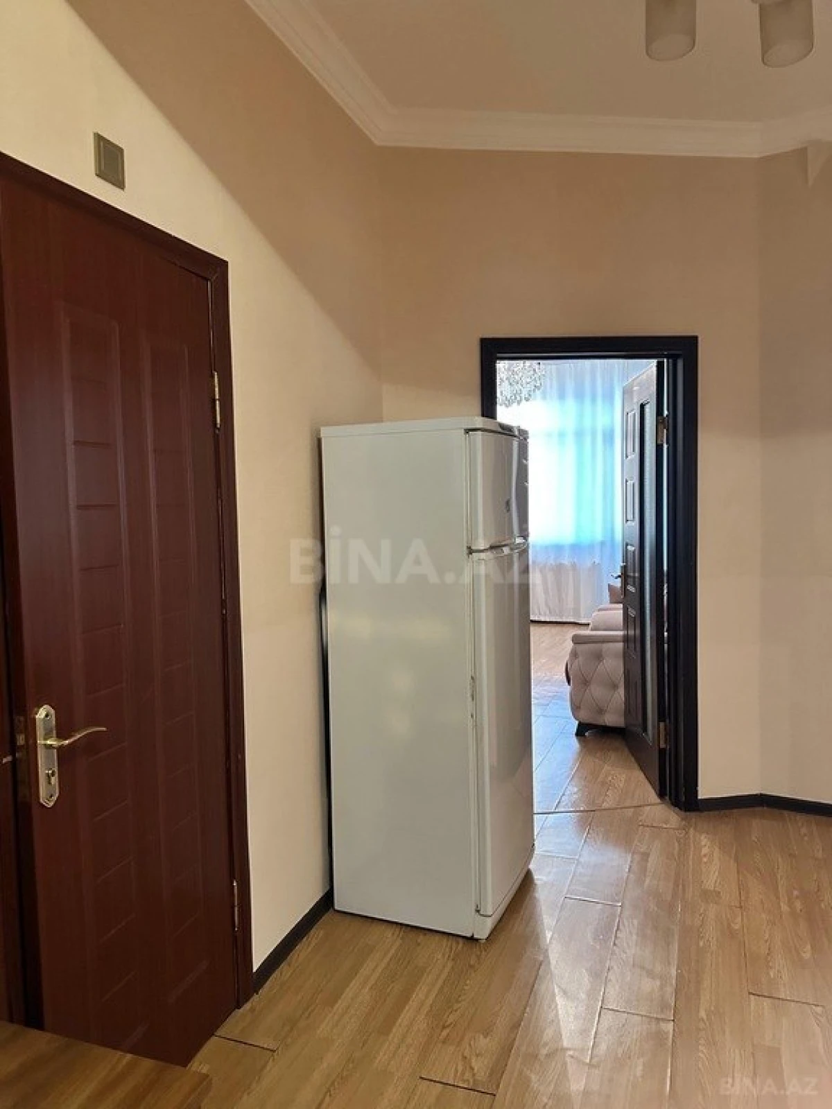 Satılır 2 otaqlı mənzil 77 m²