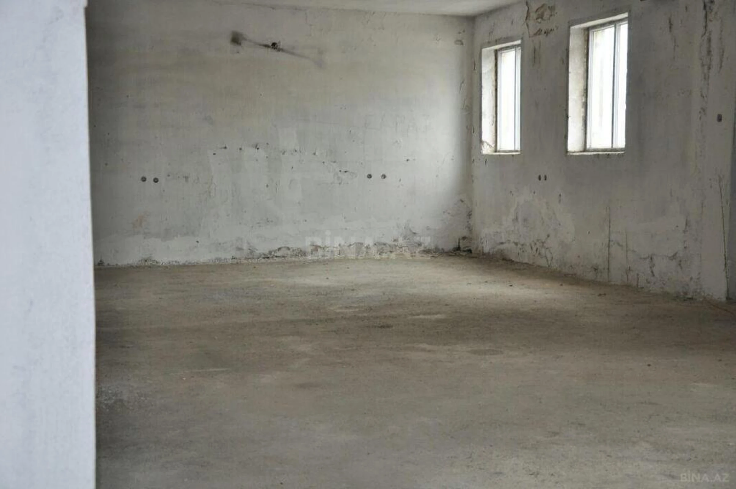 Satılır obyekt 700 m²