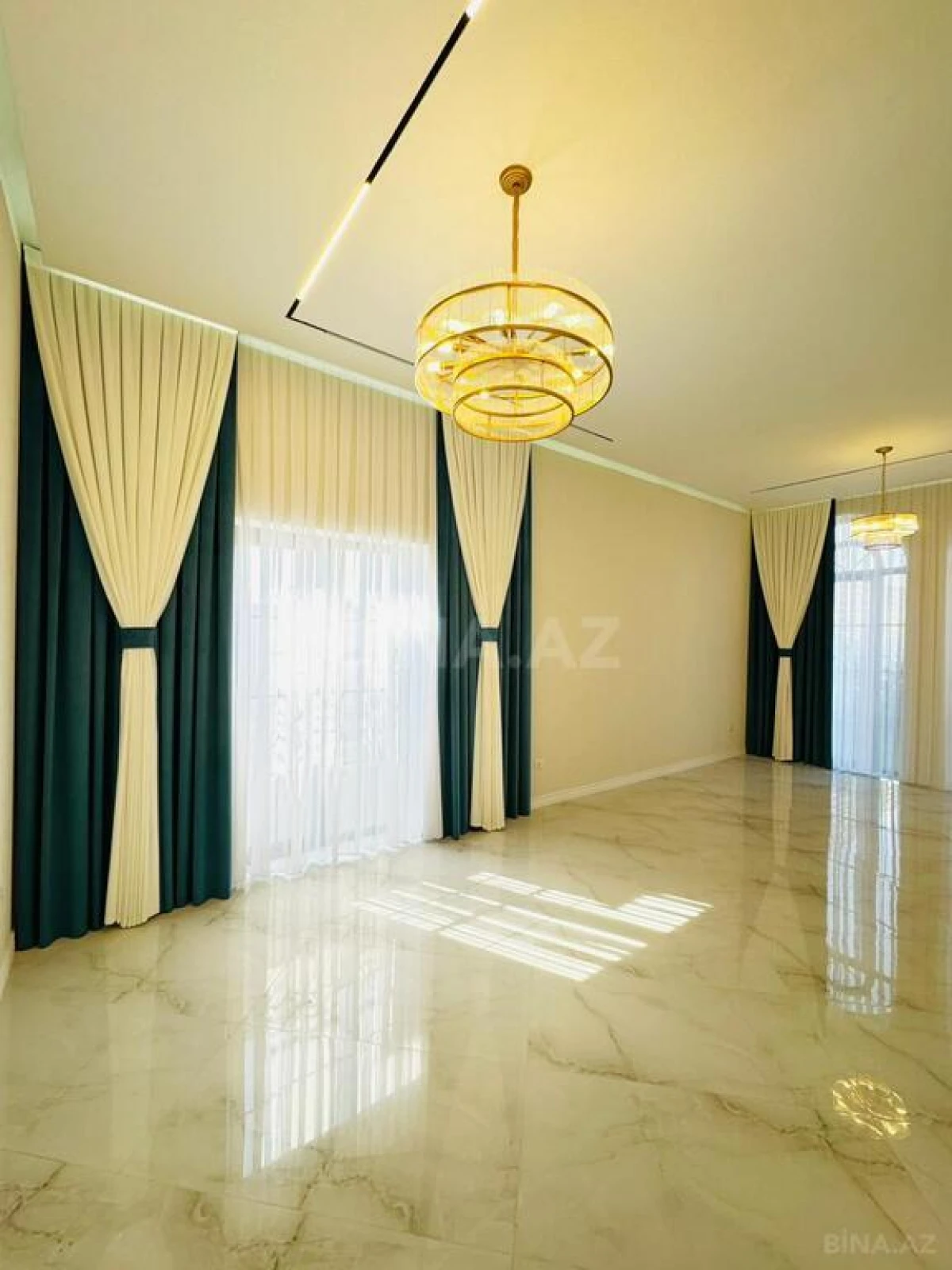 Satılır 5 otaqlı həyət evi 350 m²