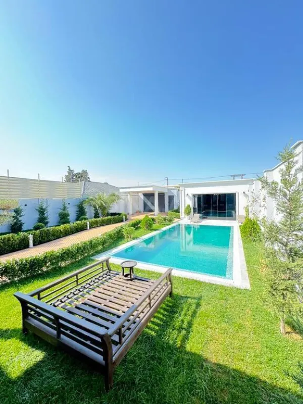 Satılır 5 otaqlı həyət evi 350 m²