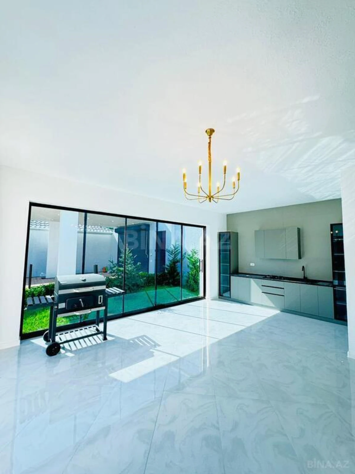 Satılır 5 otaqlı həyət evi 350 m²