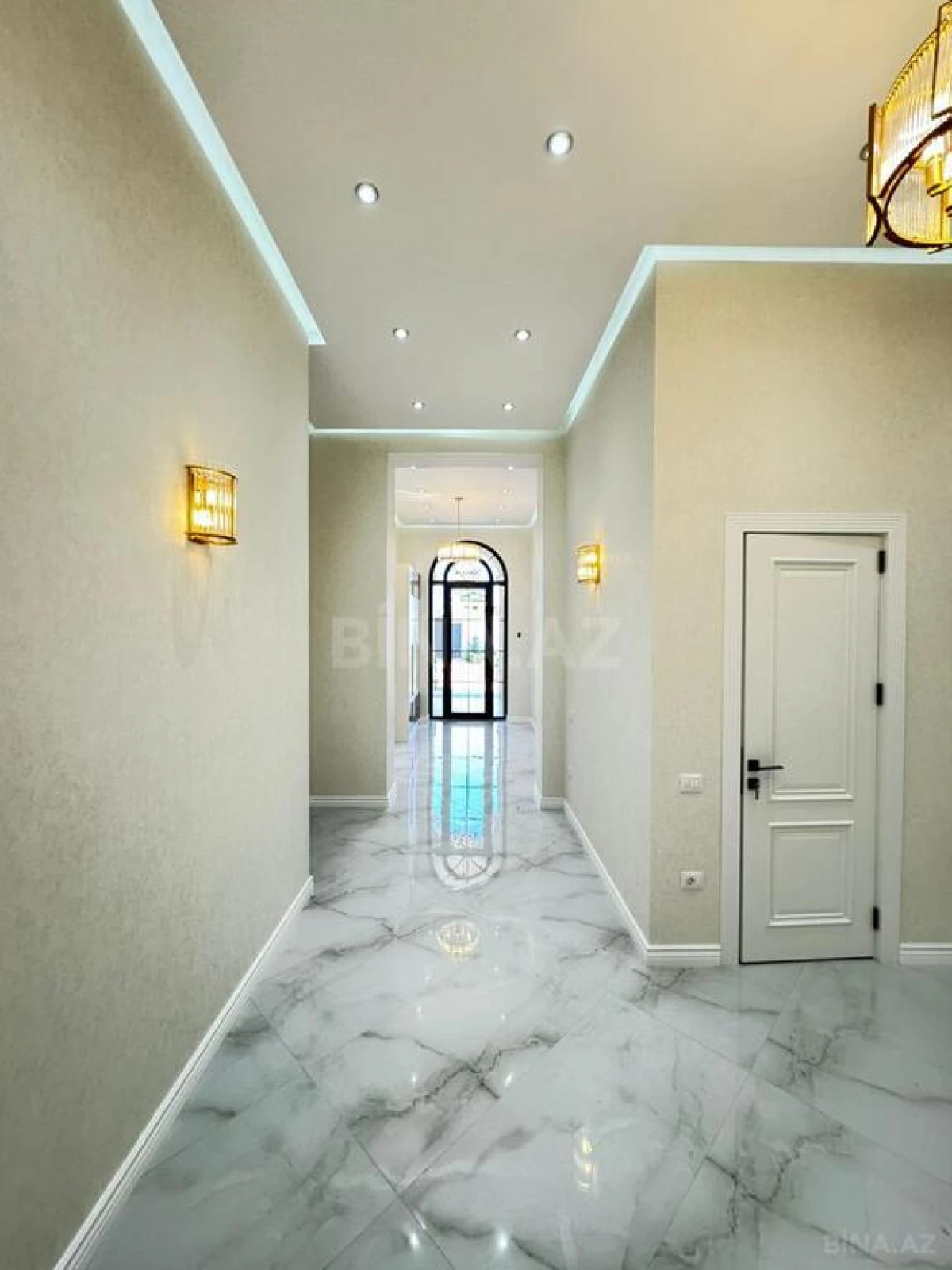 Satılır 5 otaqlı həyət evi 350 m²