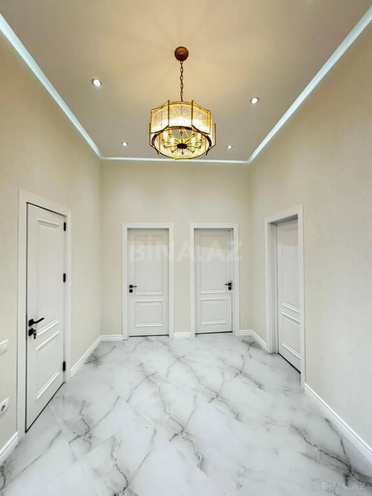 Satılır 5 otaqlı həyət evi 350 m²