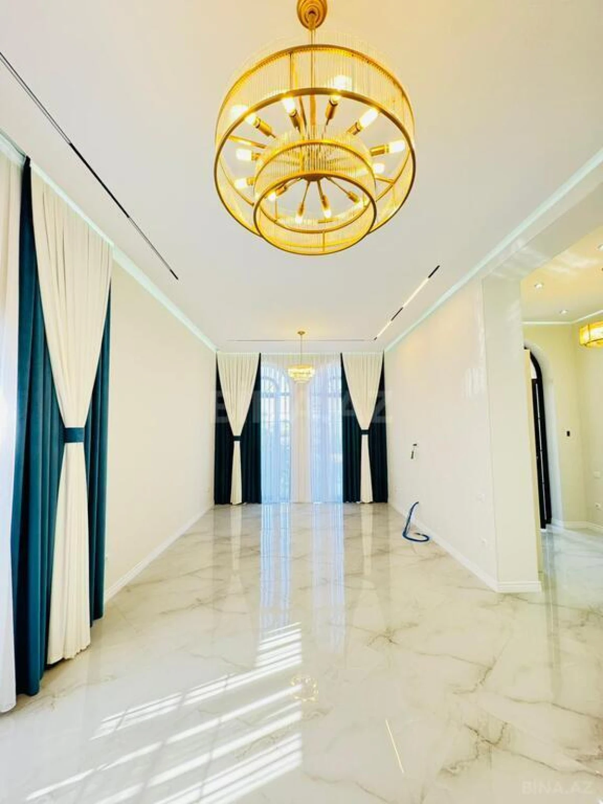 Satılır 5 otaqlı həyət evi 350 m²