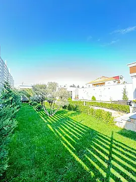 Satılır 5 otaqlı həyət evi 350 m²