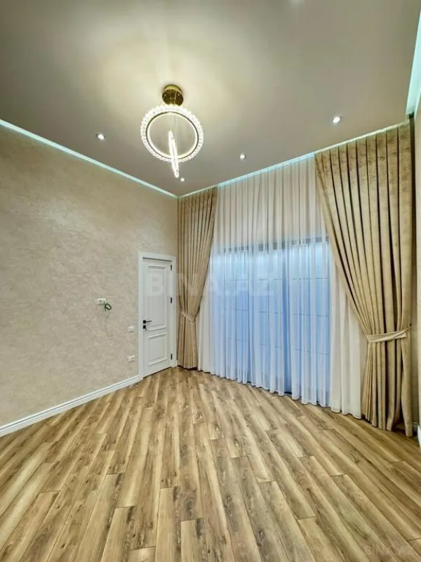 Satılır 5 otaqlı həyət evi 350 m²