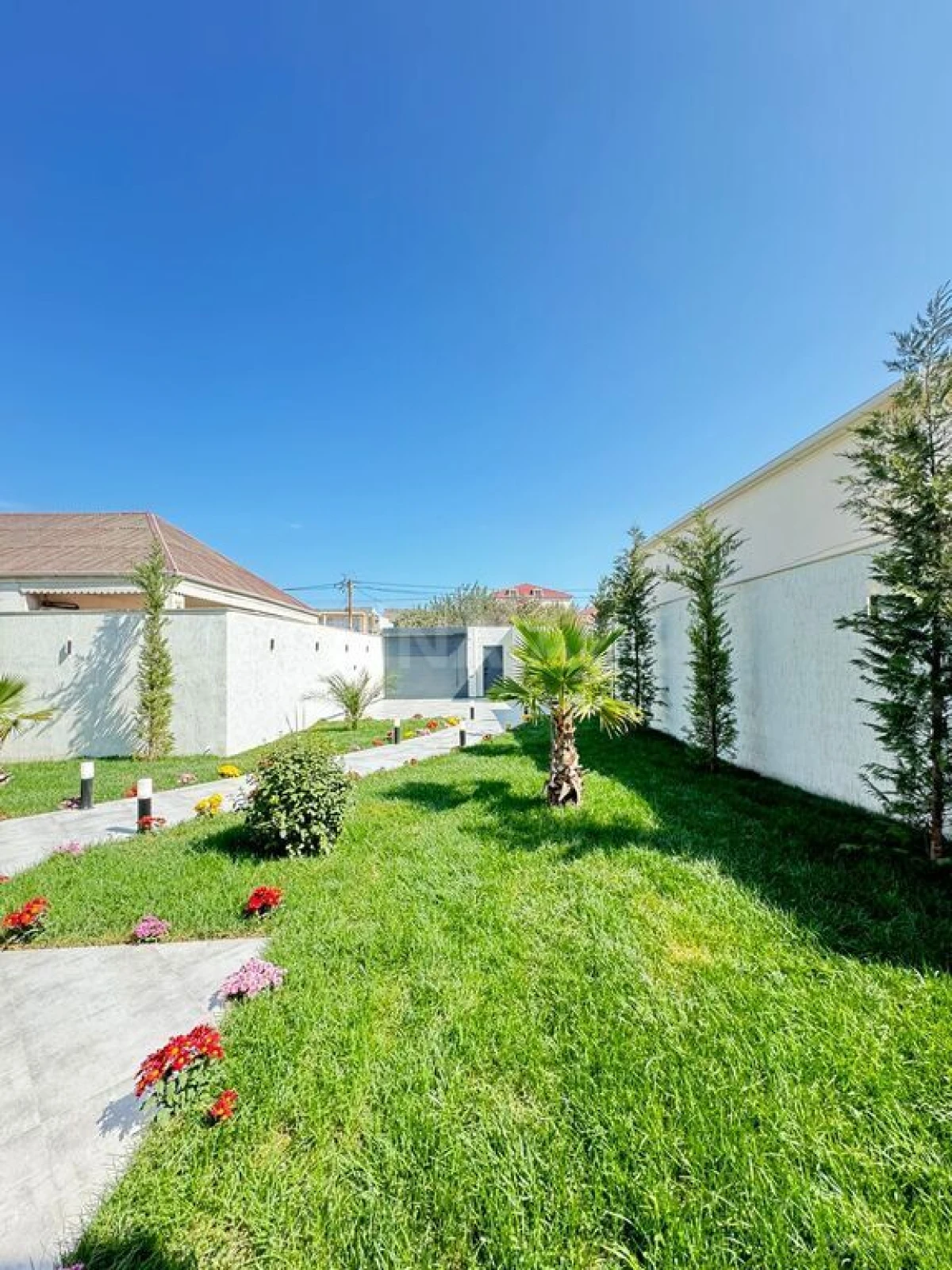 Satılır 5 otaqlı həyət evi 250 m²