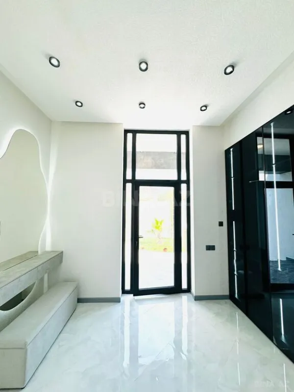 Satılır 5 otaqlı həyət evi 250 m²