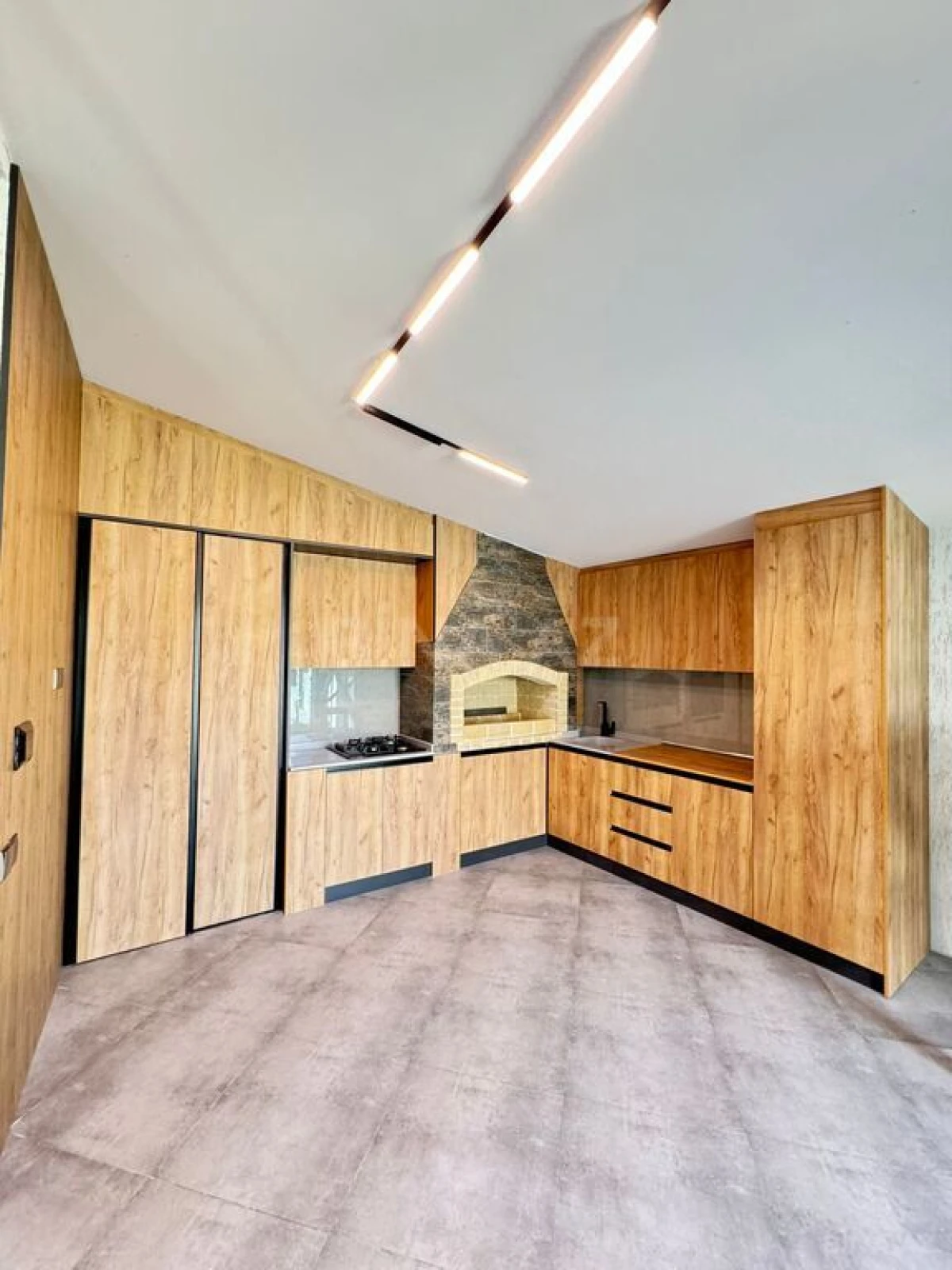 Satılır 5 otaqlı həyət evi 250 m²