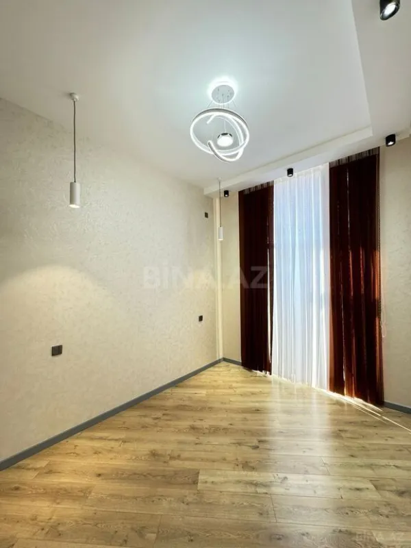 Satılır 5 otaqlı həyət evi 250 m²