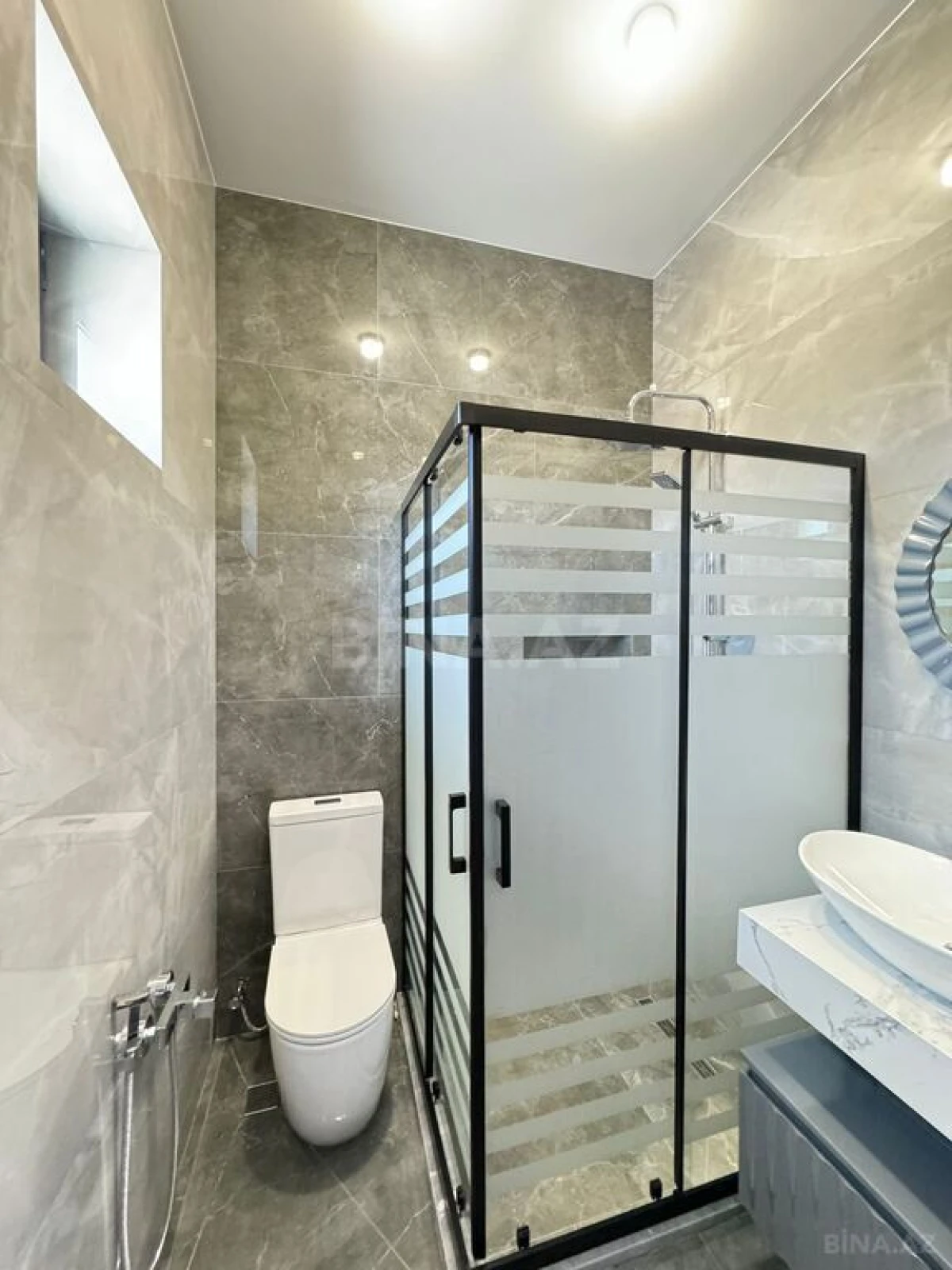 Satılır 5 otaqlı həyət evi 250 m²