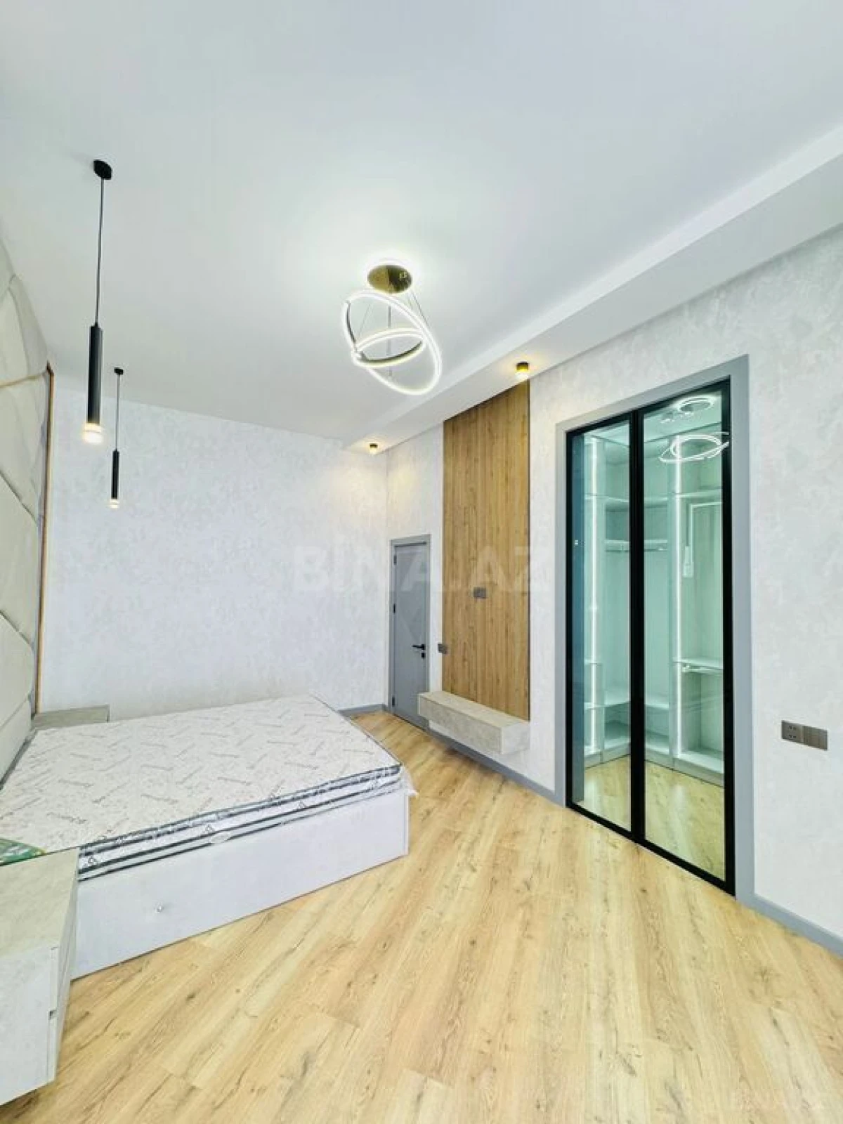 Satılır 5 otaqlı həyət evi 250 m²
