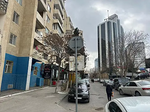 Satılır obyekt 84 m² — Bakı, Memar Əcəmi yanı 84.00 m²
