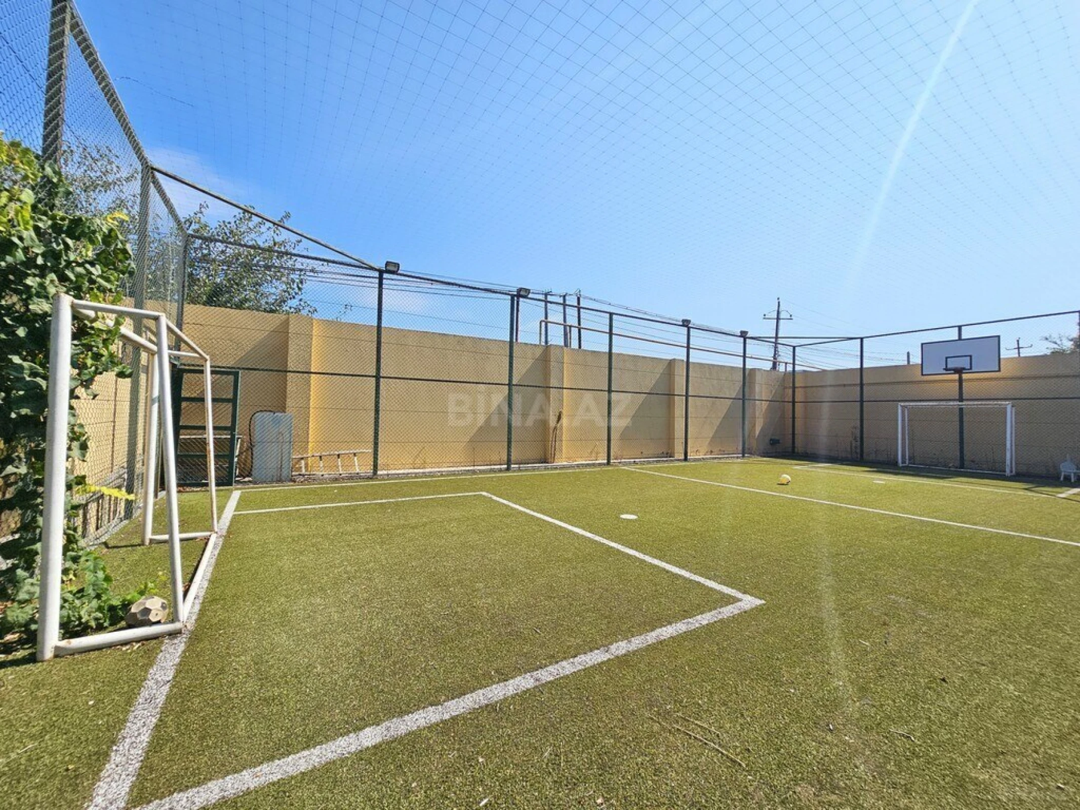 Satılır 8 otaqlı həyət evi 800 m²