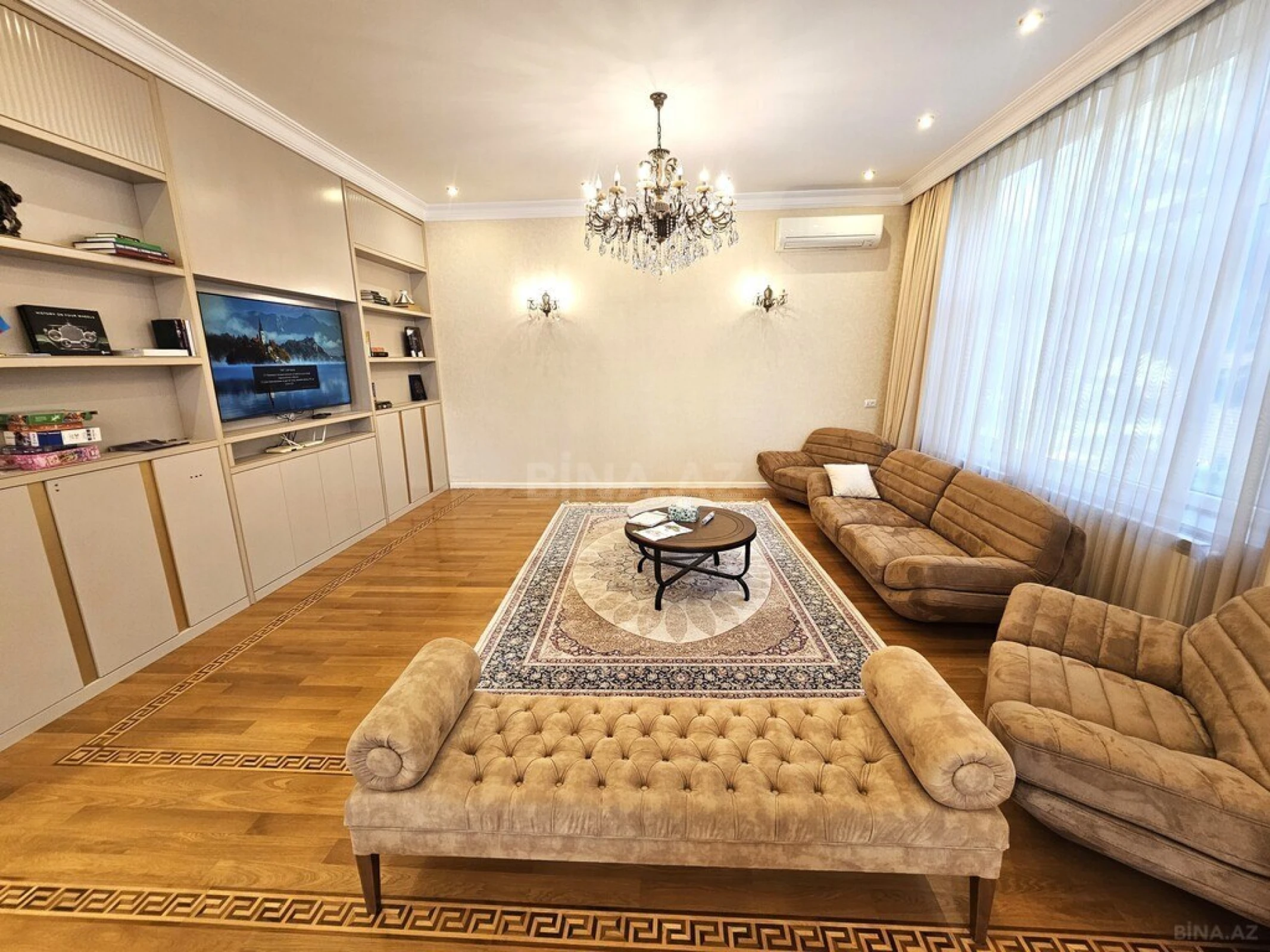 Satılır 8 otaqlı həyət evi 800 m²