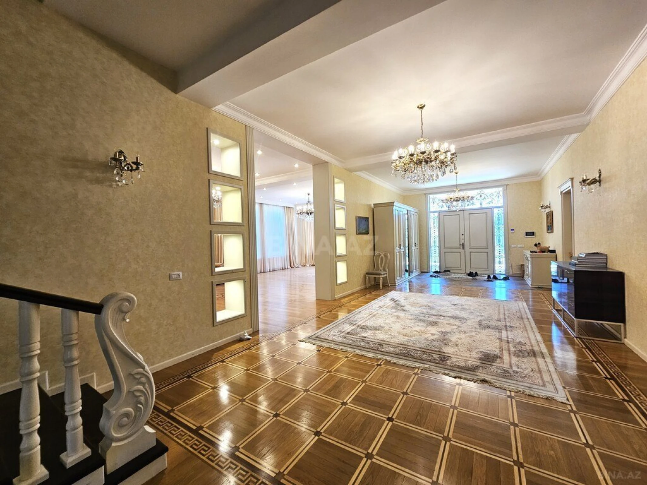 Satılır 8 otaqlı həyət evi 800 m²