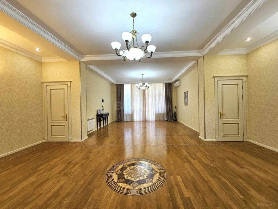 Satılır 8 otaqlı həyət evi 800 m²