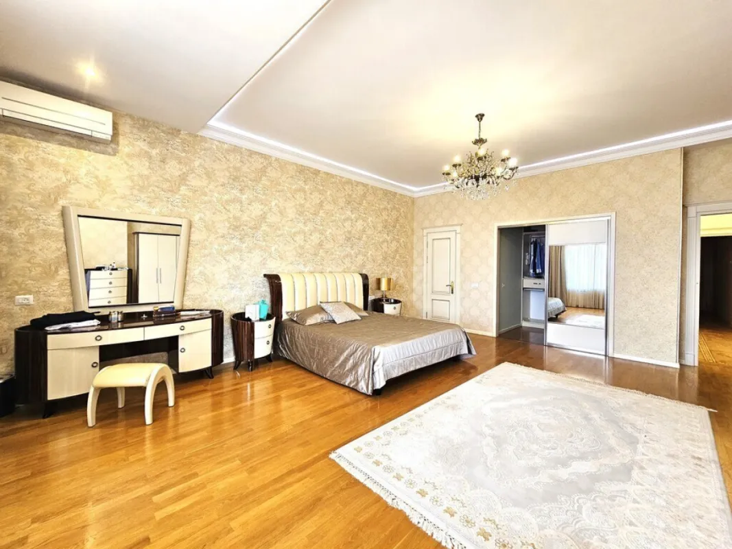Satılır 8 otaqlı həyət evi 800 m²