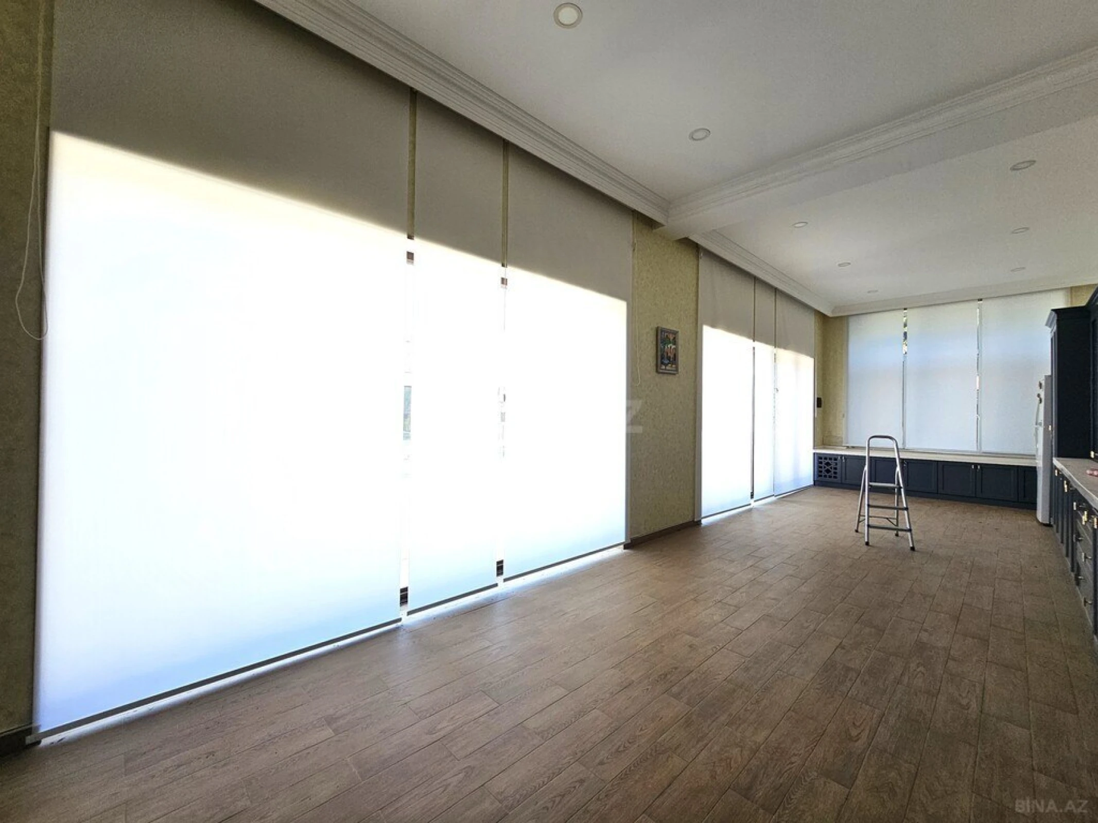 Satılır 8 otaqlı həyət evi 800 m²