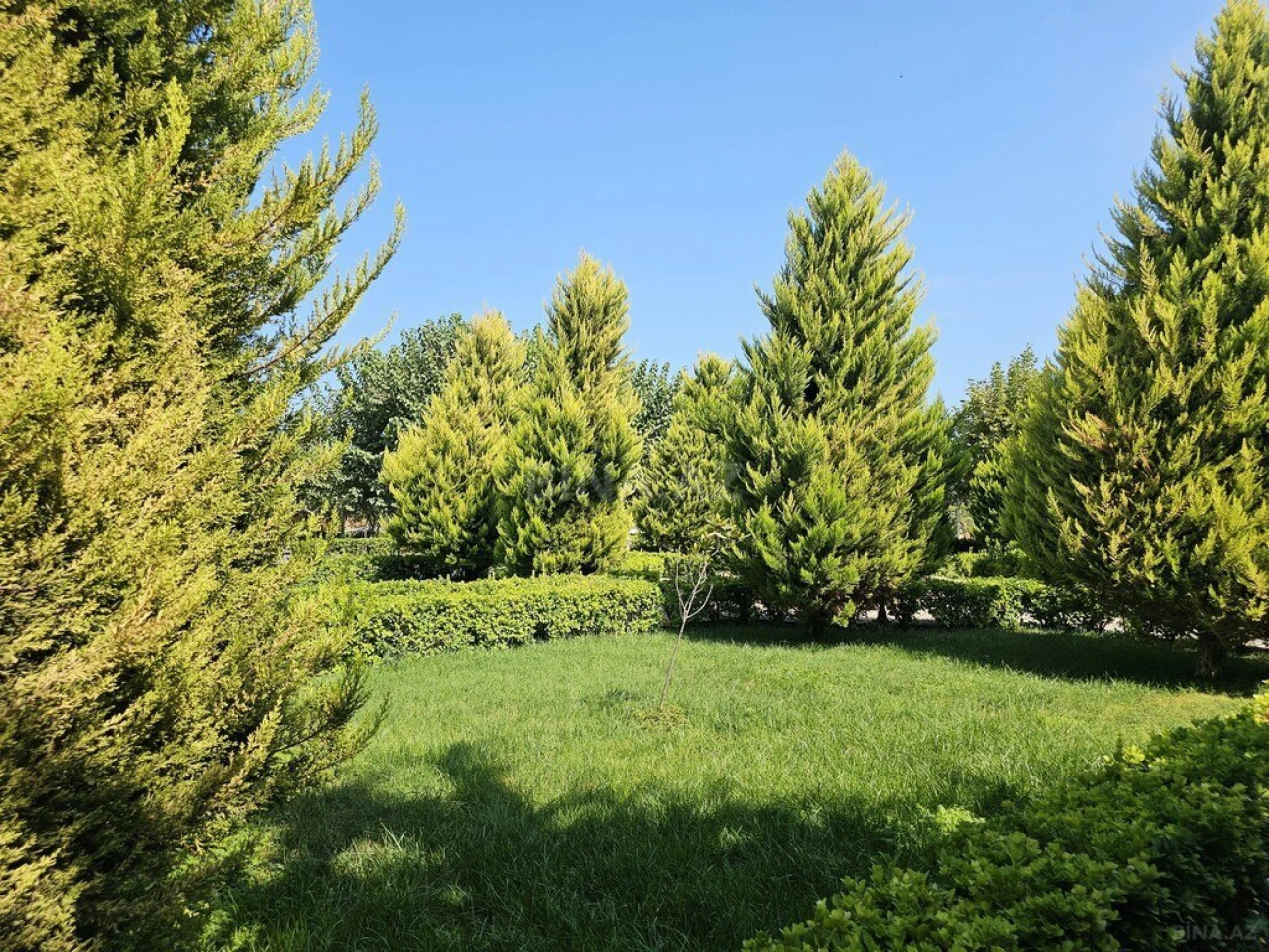 Satılır 8 otaqlı həyət evi 800 m²