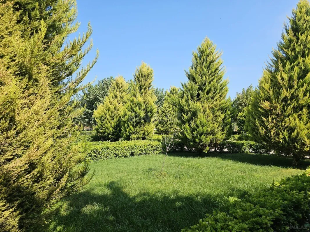 Satılır 8 otaqlı həyət evi 800 m²