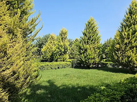 Satılır 8 otaqlı həyət evi 800 m²