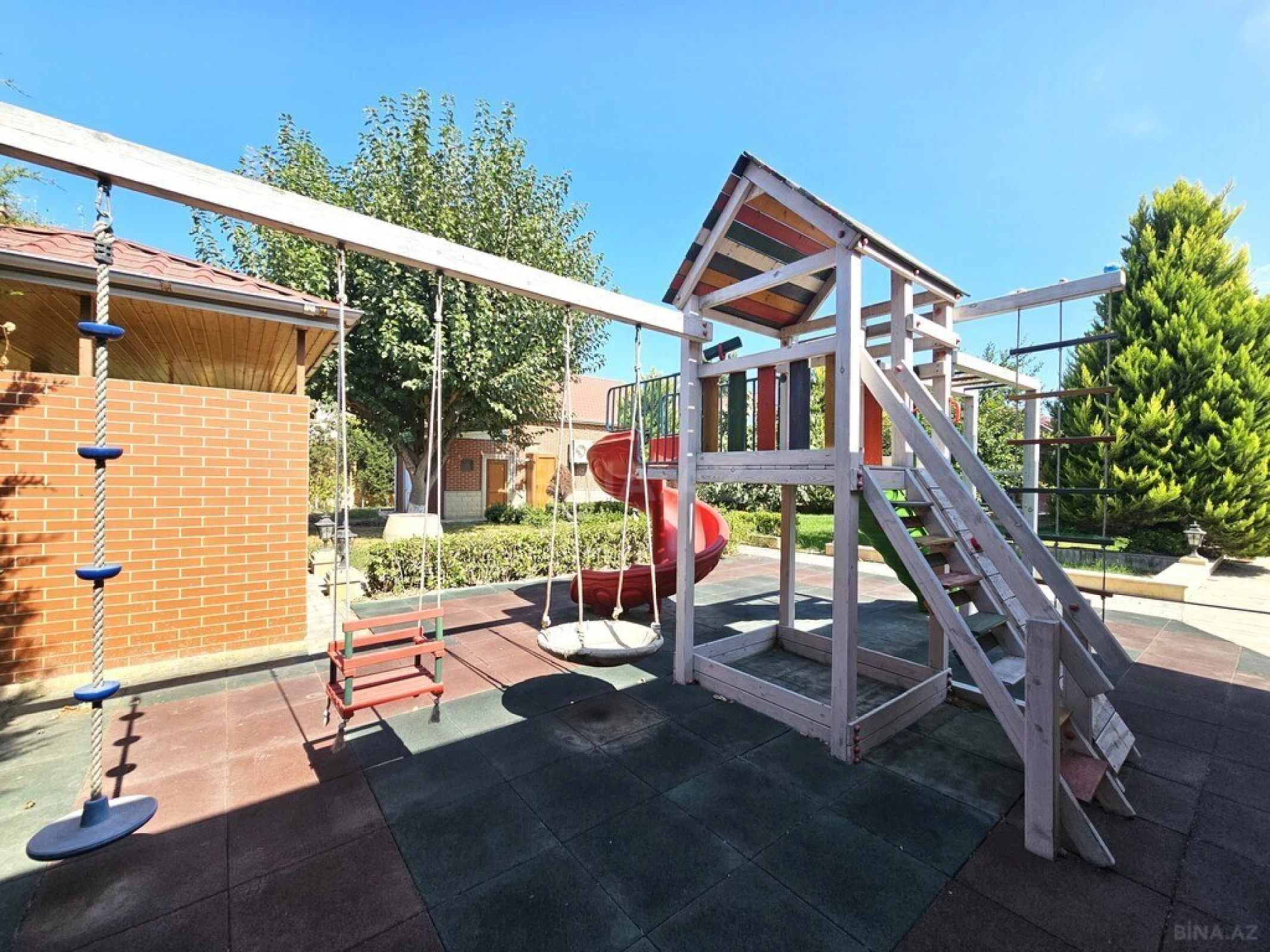 Satılır 8 otaqlı həyət evi 800 m²