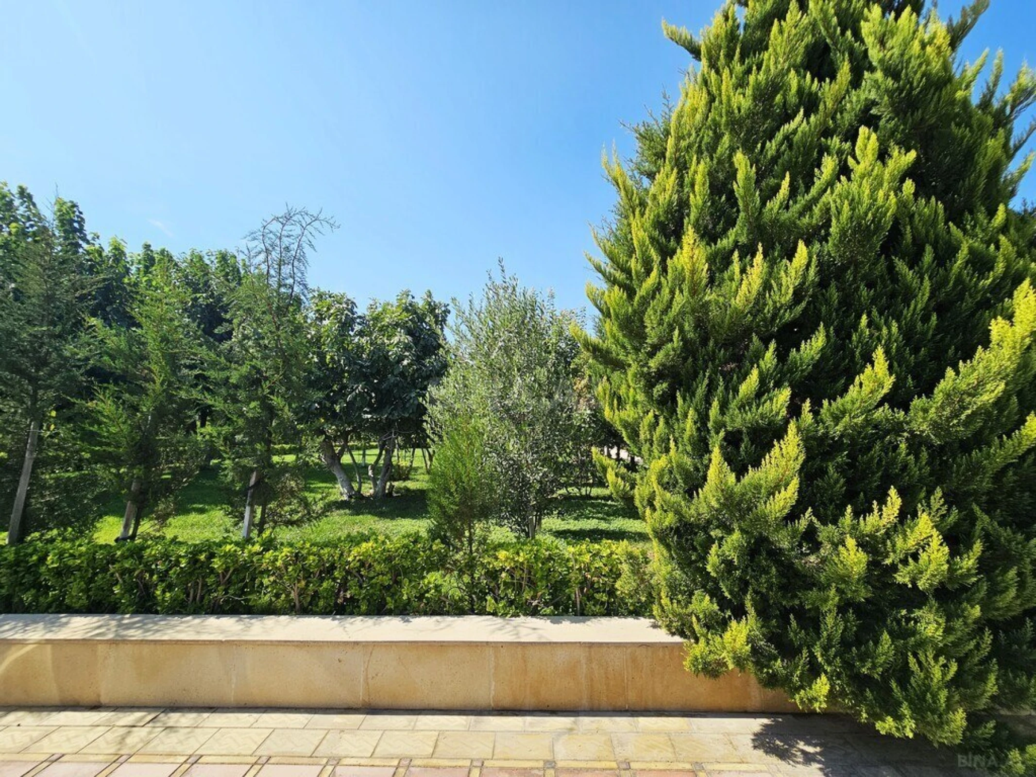 Satılır 8 otaqlı həyət evi 800 m²