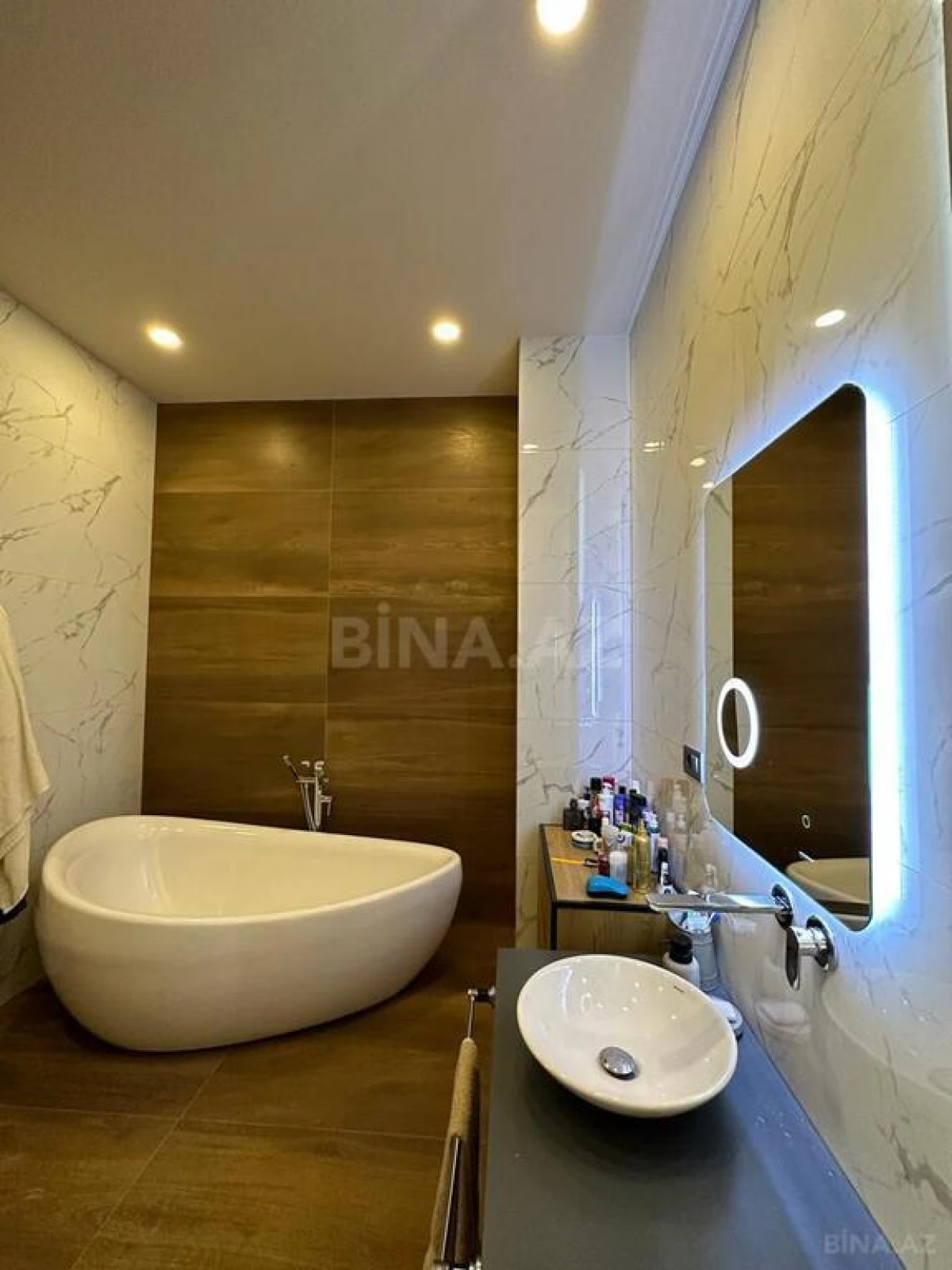 Satılır 7 otaqlı həyət evi 600 m²