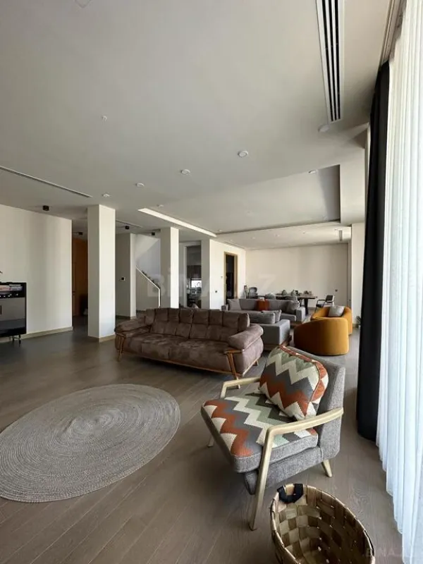 Satılır 7 otaqlı həyət evi 600 m²