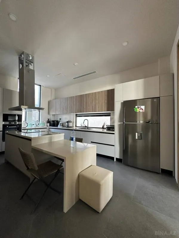 Satılır 7 otaqlı həyət evi 600 m²