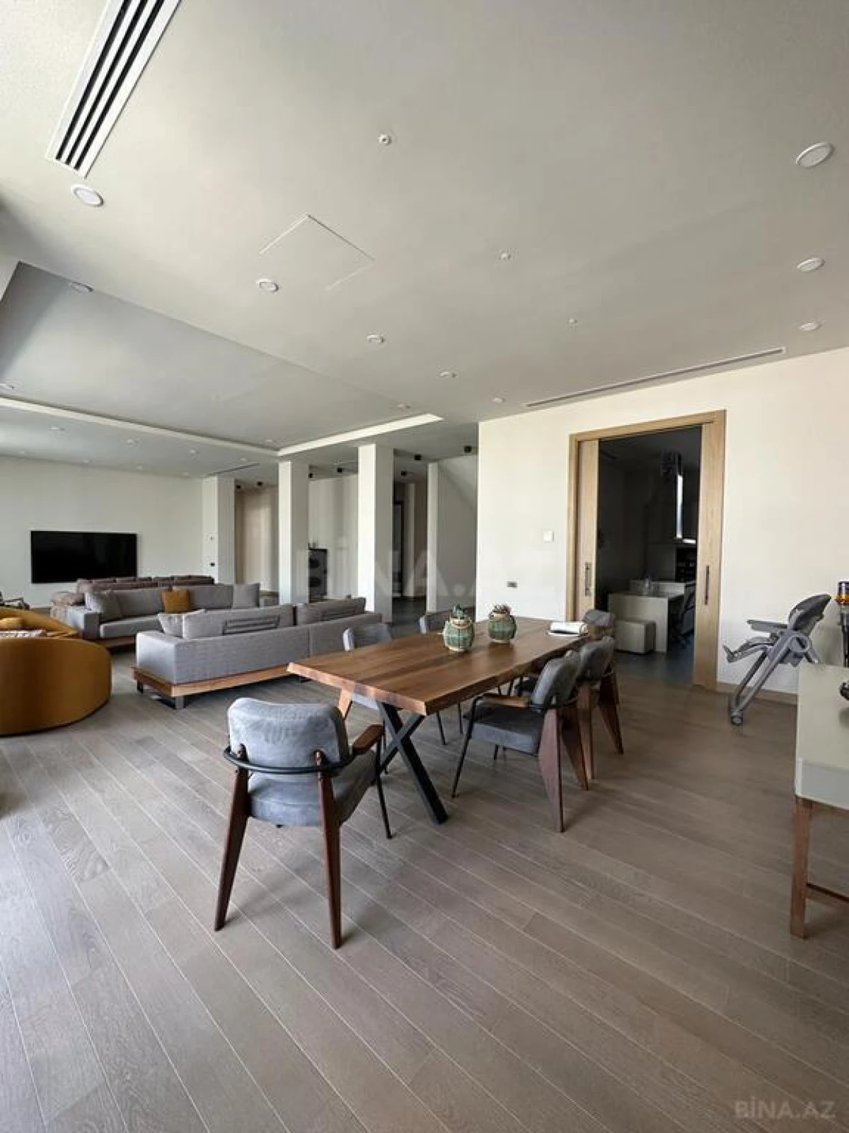 Satılır 7 otaqlı həyət evi 600 m²