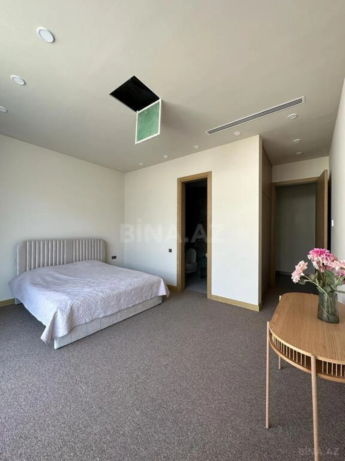 Satılır 7 otaqlı həyət evi 600 m²