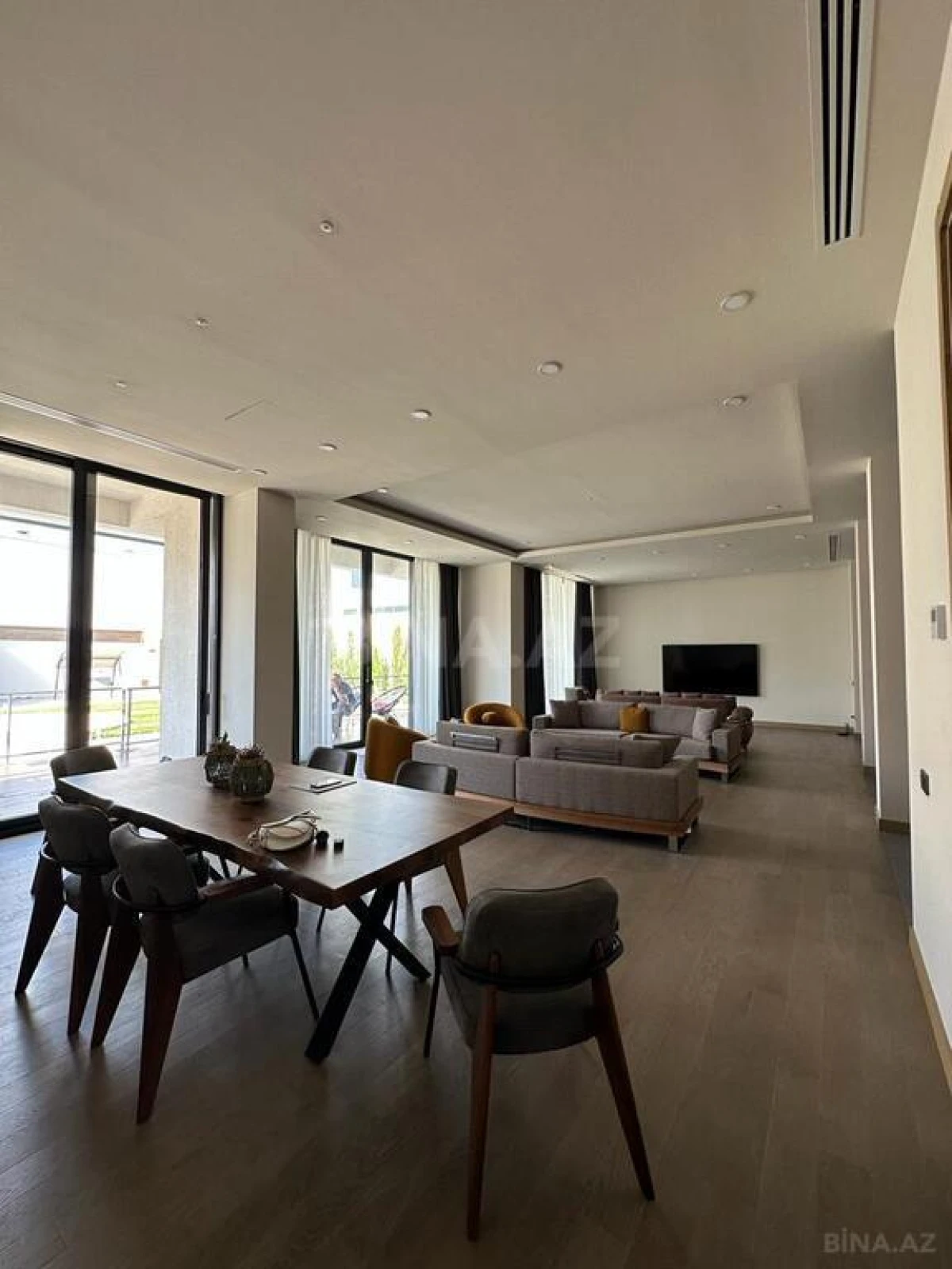 Satılır 7 otaqlı həyət evi 600 m²
