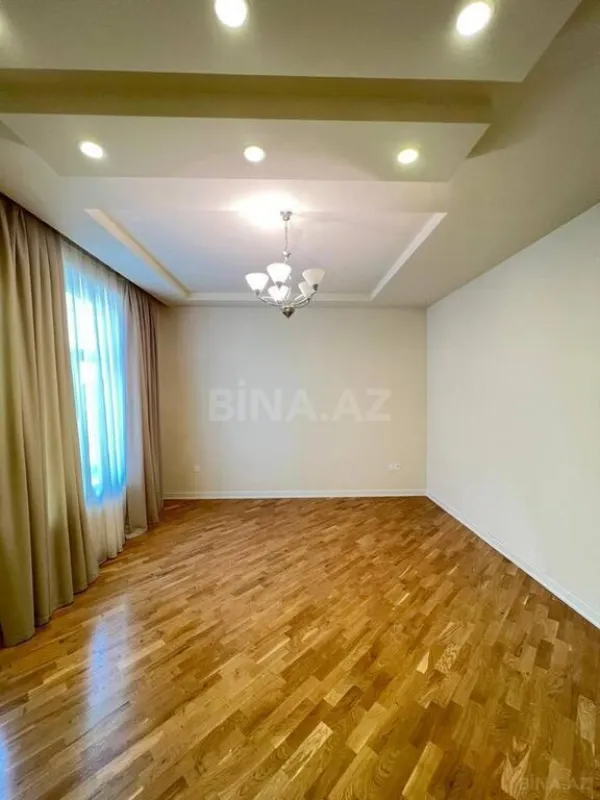 Satılır 6 otaqlı həyət evi 520 m²