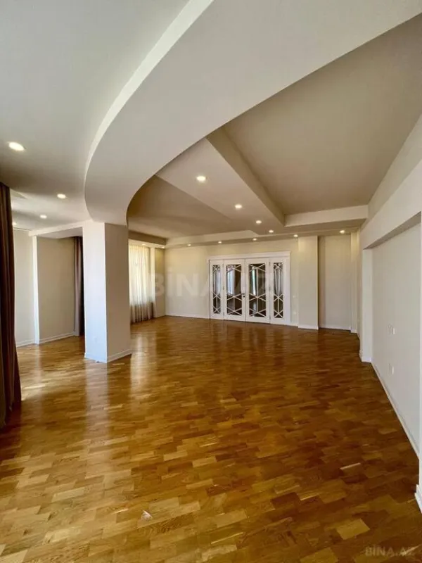 Satılır 6 otaqlı həyət evi 520 m²