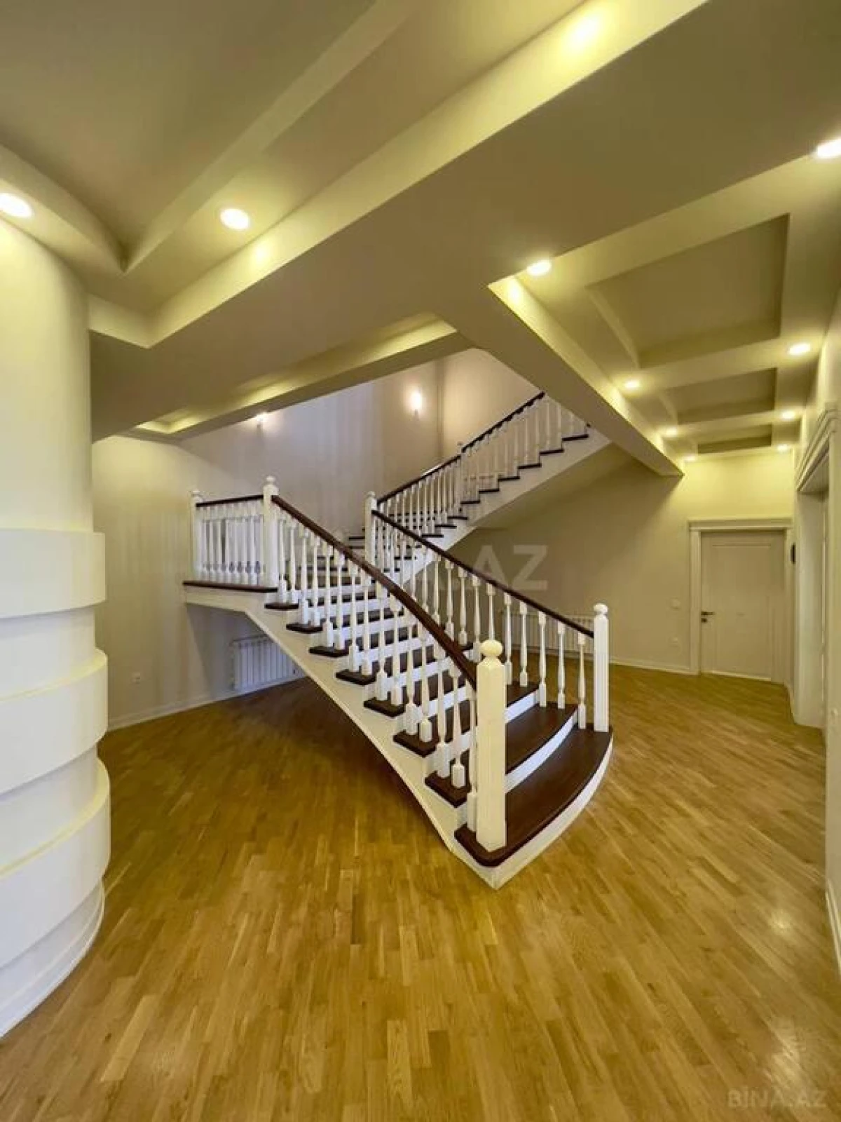 Satılır 6 otaqlı həyət evi 520 m²