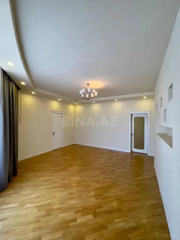 Satılır 6 otaqlı həyət evi 520 m²