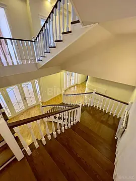 Satılır 6 otaqlı həyət evi 520 m²
