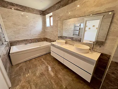 Satılır 6 otaqlı həyət evi 520 m²