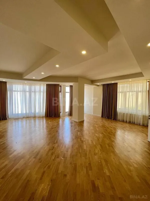 Satılır 6 otaqlı həyət evi 520 m²