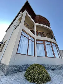 Satılır 6 otaqlı həyət evi 520 m²