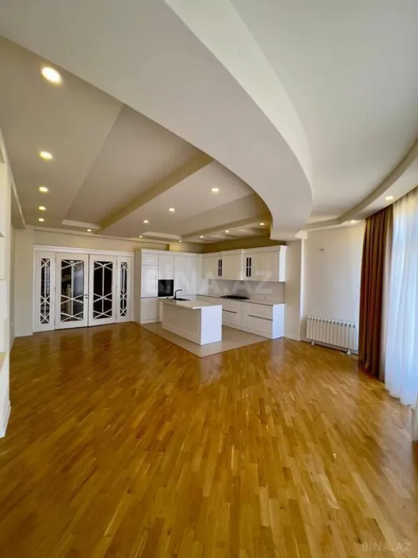 Satılır 6 otaqlı həyət evi 520 m²