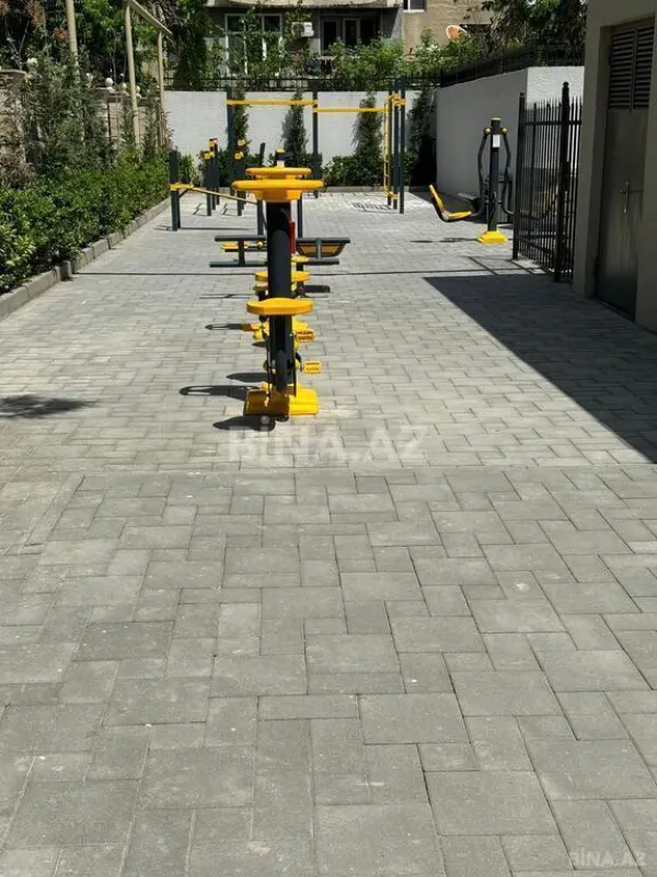 Satılır 4 otaqlı mənzil 166 m²