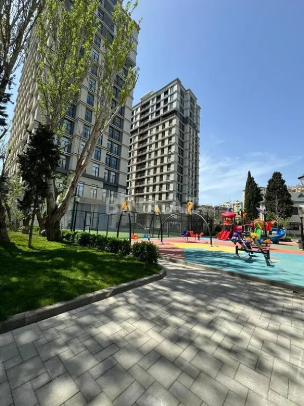 Satılır 4 otaqlı mənzil 166 m²