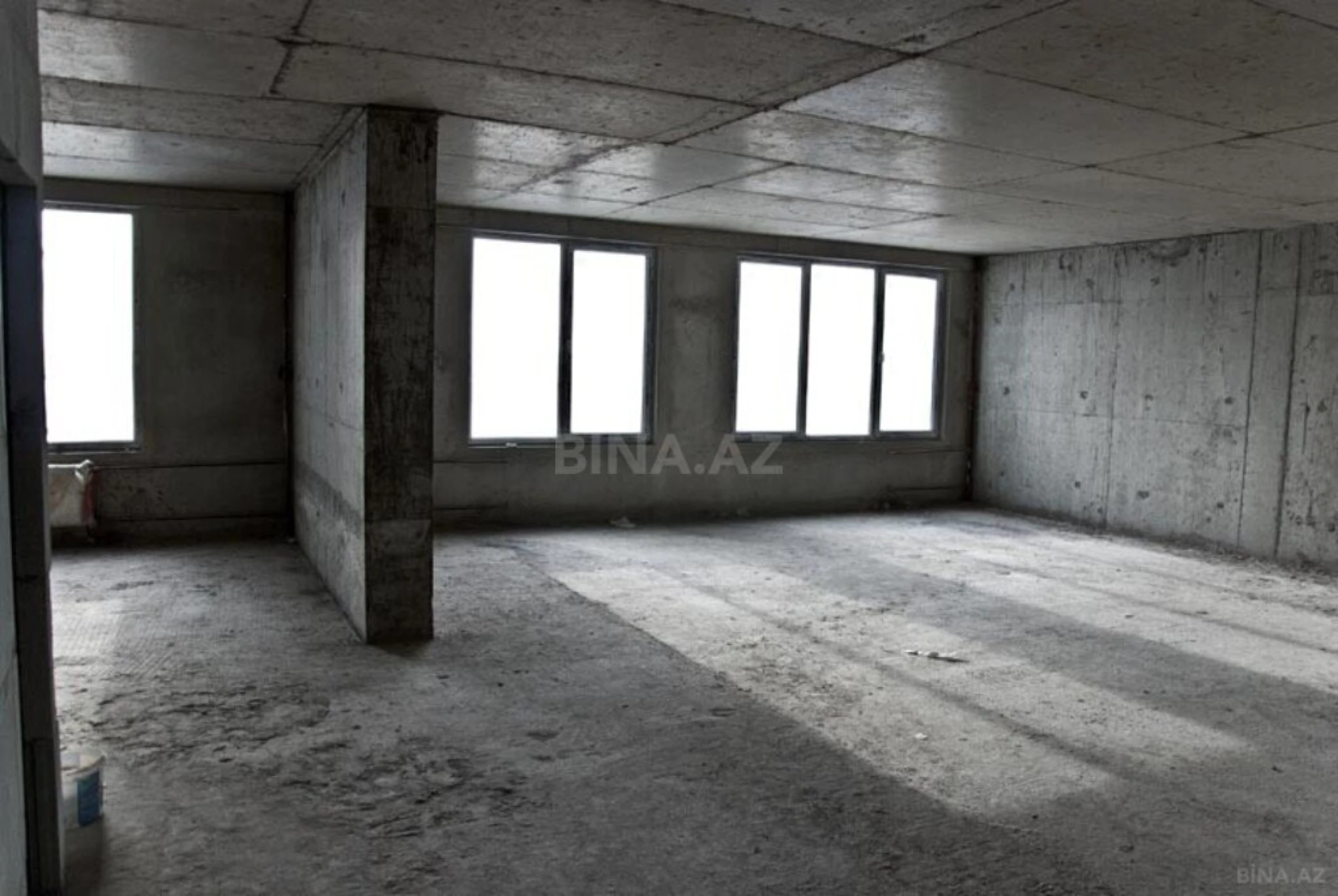 Satılır 4 otaqlı mənzil 241 m²