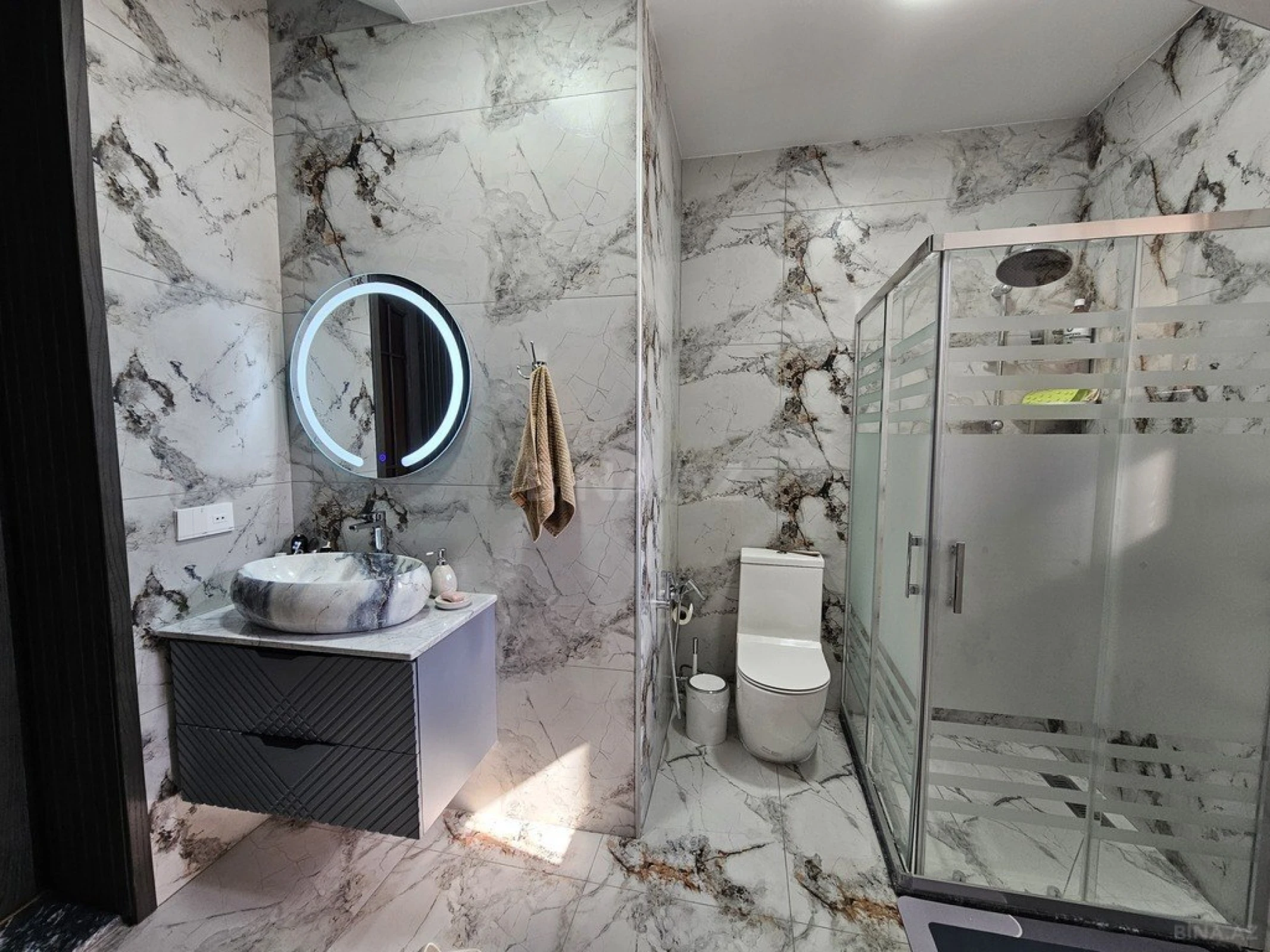 Satılır 10 otaqlı həyət evi 500 m²