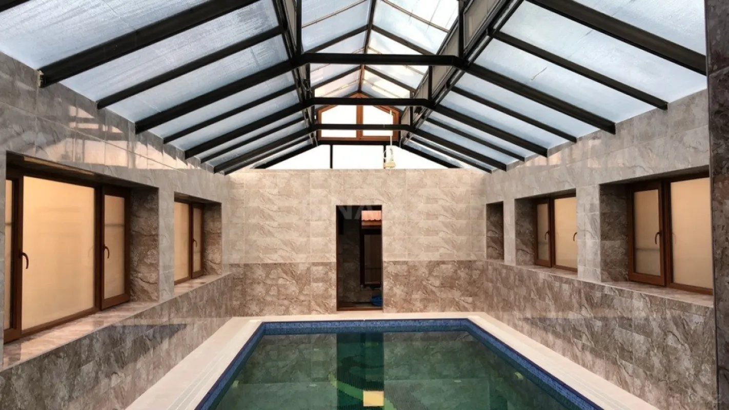 Satılır 10 otaqlı həyət evi 500 m²